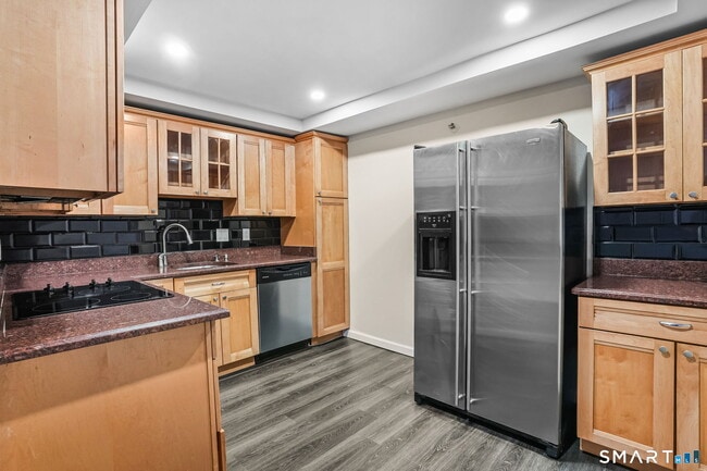 Building Photo - 143 Hoyt St