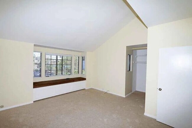 Building Photo - Spacious 2 Bedroom 2-1/2 Bathroom Townhome with 2-car garage in La Jolla near UCSD