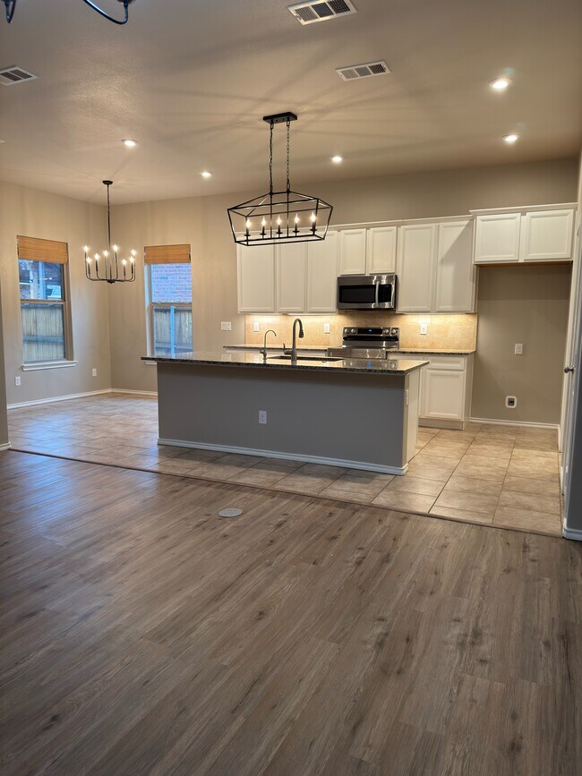 Building Photo - 6905 Baron Dr