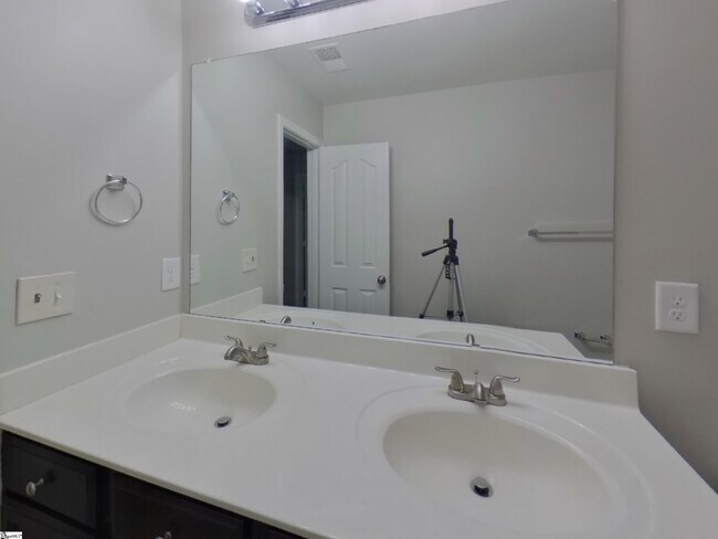 Building Photo - 774 Markham Cir