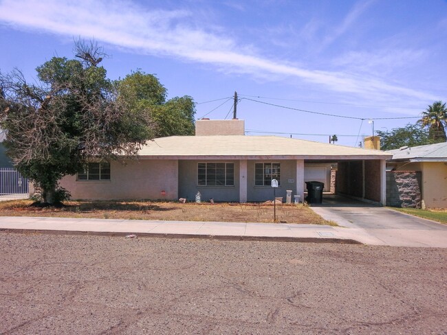 Building Photo - Charming home close to schools