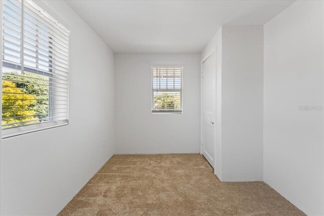 Building Photo - 916 2nd St N