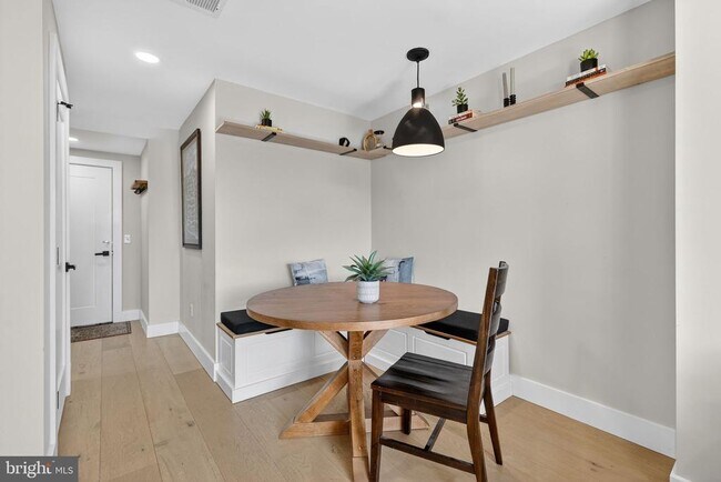 Building Photo - 919 12th St NE