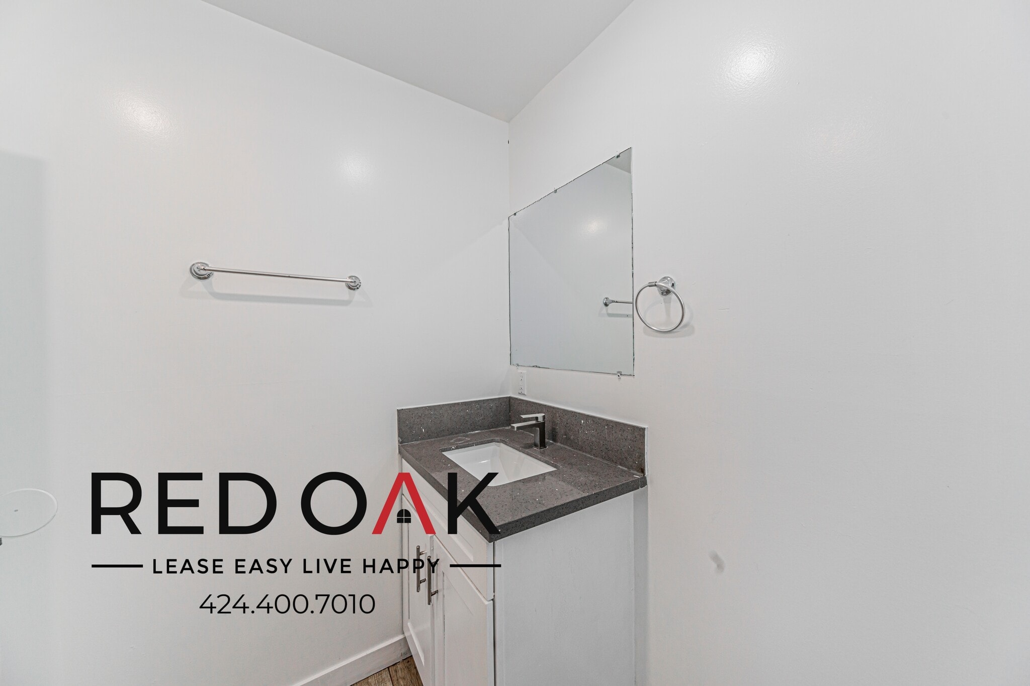 Building Photo - 923 W 75th St