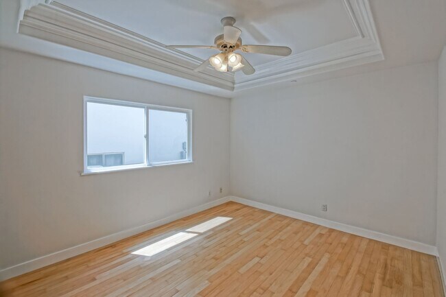 Building Photo - VERY BRIGHT, SPACIOUS & AIRY GOLDEN HILLS ...