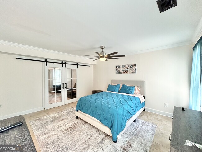 Building Photo - 6031 Ambassador Dr