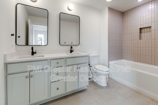 Building Photo - 537 Midnight Wy