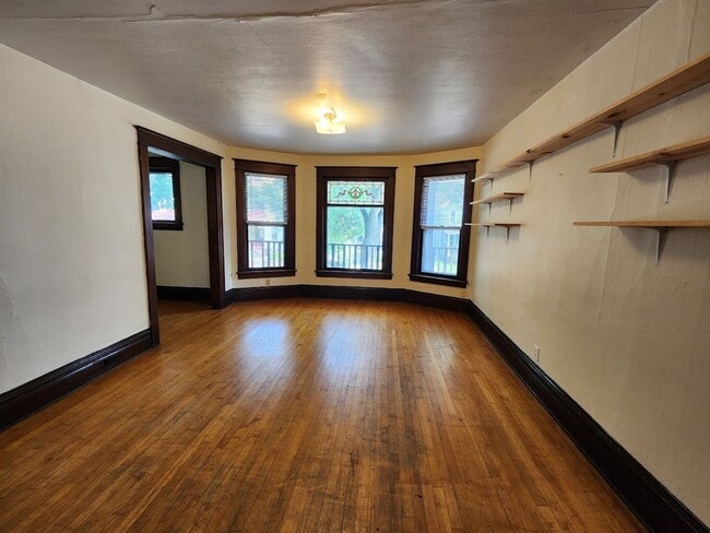 Building Photo - Williamson Tri-plex