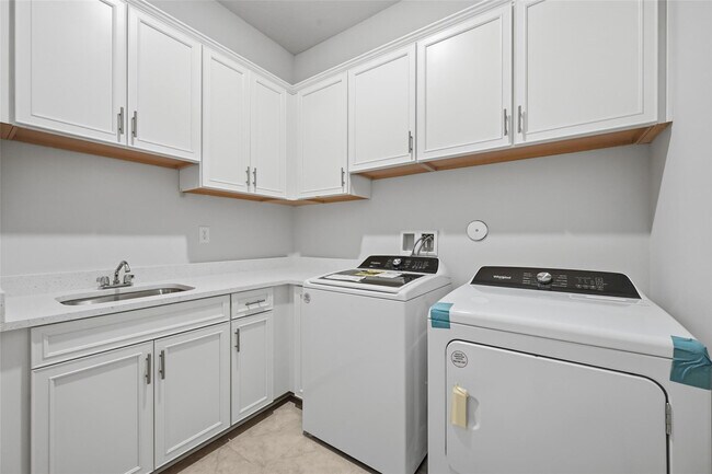 Building Photo - 7818 Rowan Terrace