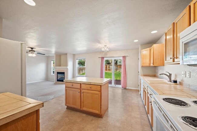 Building Photo - Beautiful 3-Bedroom Home in Cherry Creek School District with Fenced Yard & 2-Car Garage