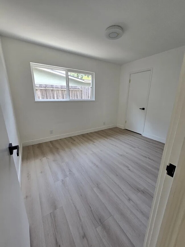 Building Photo - 5 Ormond Ct