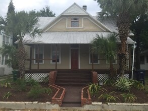 Building Photo - North Hyde Park Bungalow. Near UT & SOHO
