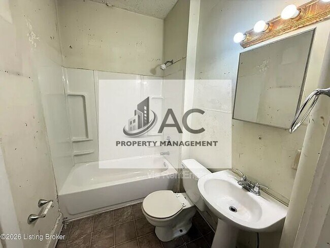 Building Photo - 1212 Queen Ave