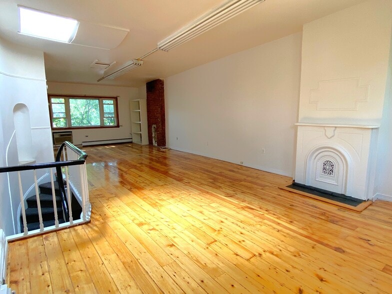 top floor loft space - 412A 17th St