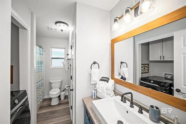 Building Photo - 979 W Lagoon Ave