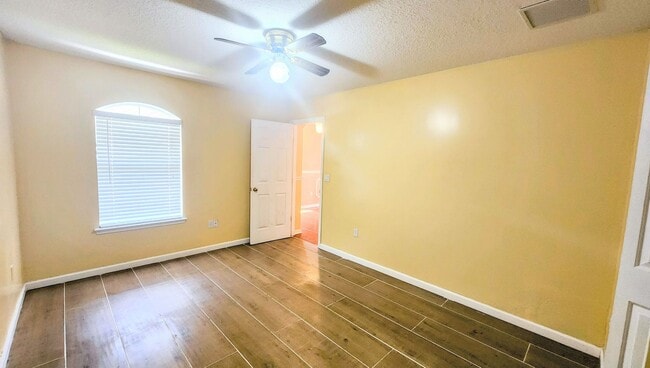 Building Photo - Spacious 4BR w/ Fenced Yard + Covered Lanai + 2 Car Garage  in Orange Park!