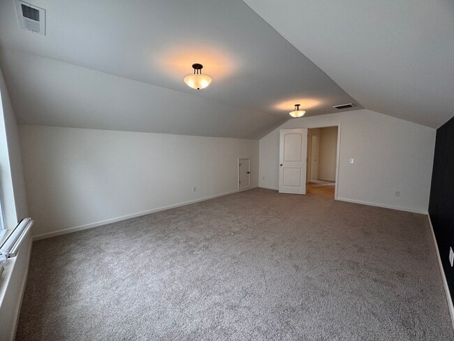 Building Photo - 4BR 2.5Bath Beauty in High Point