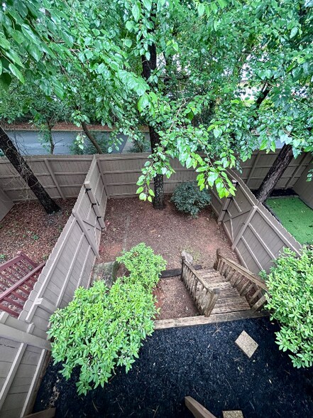 Building Photo - 1178 Village Ct SE