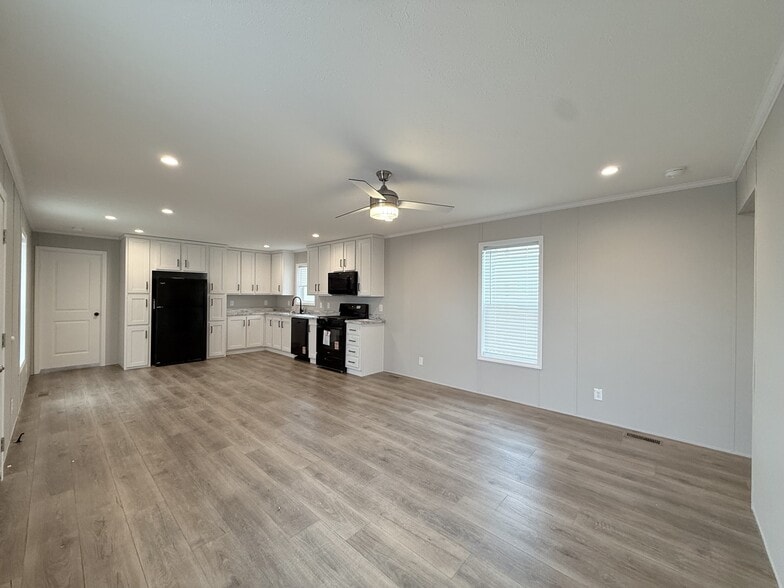 Building Photo - 52871 N Zacharias Ct