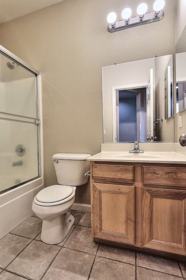 Building Photo - Beautiful 4 Bed 3 full bath Natomas Home!!