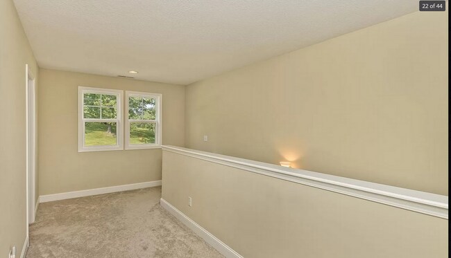 Building Photo - Gorgeous 3bd 3ba newer home in quiet neigh...