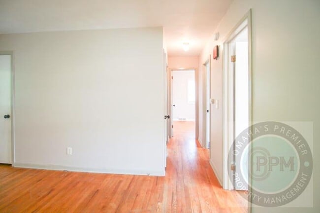 Building Photo - 3 Bedroom 1.5 Bathroom Cozy Family Home Lo...