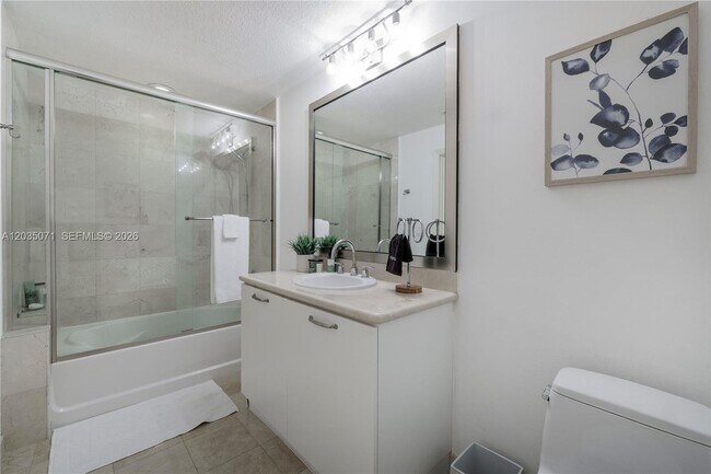 Building Photo - 6515 Collins Ave