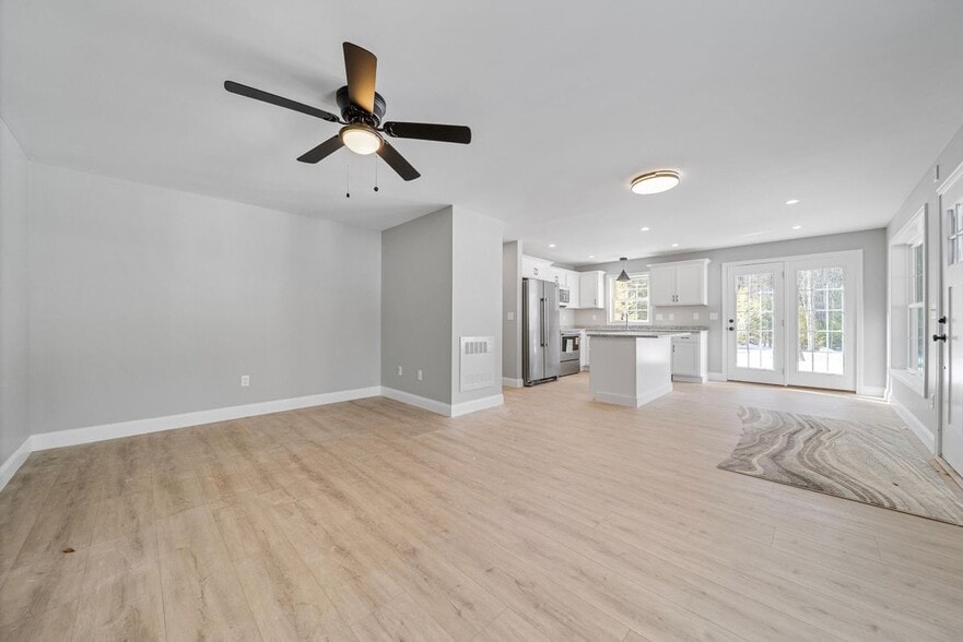 Building Photo - 142 S Main, B