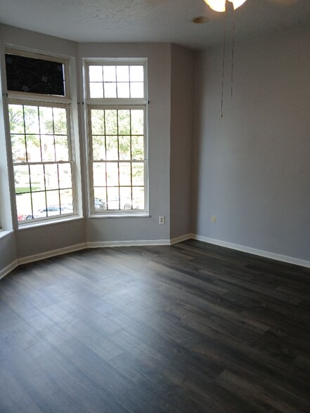 Building Photo - 140 Middle Ave