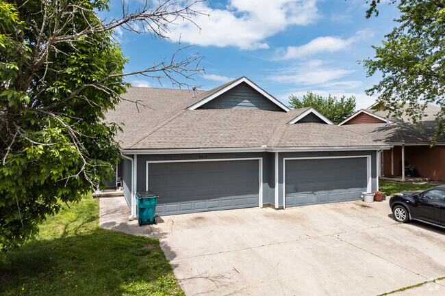 Building Photo - Glendale Place Duplexes