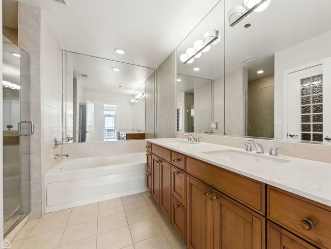 Building Photo - 1335 S Prairie Ave