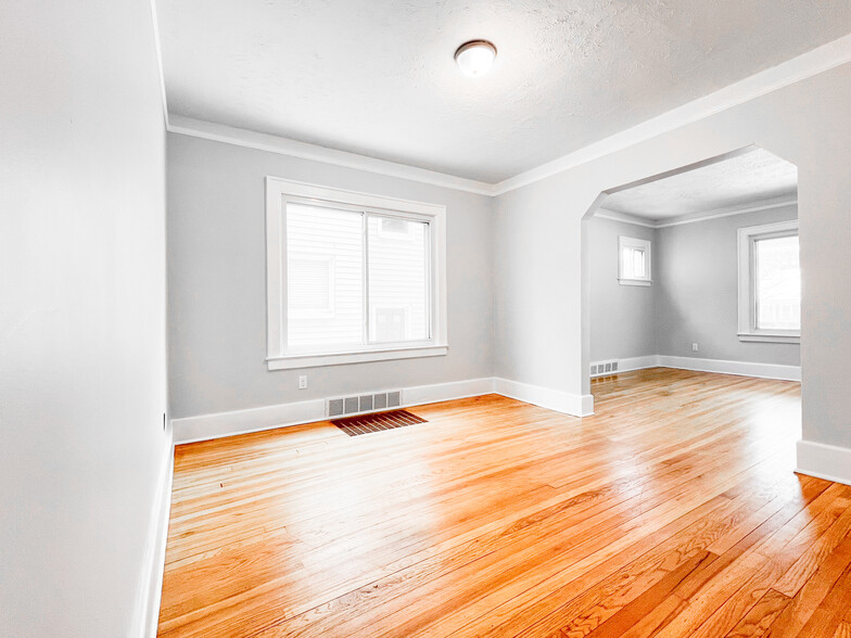 Dining Room - 967 Alberta St