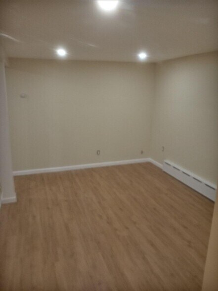 Building Photo - 1582 Mayflower Ave
