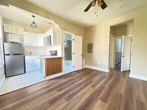 Building Photo - 1828 W Diamond St