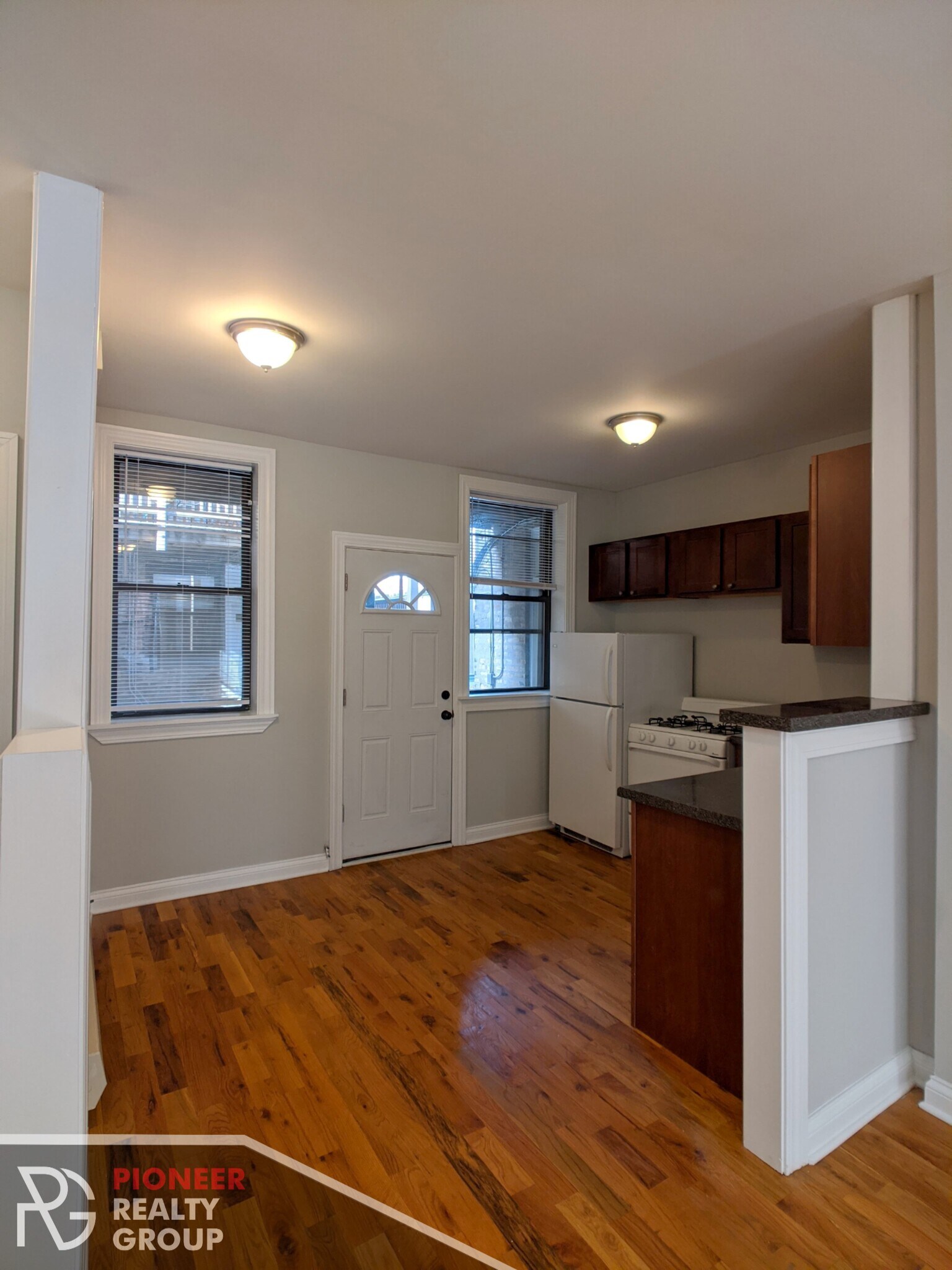 Building Photo - 4409 N Wolcott Ave