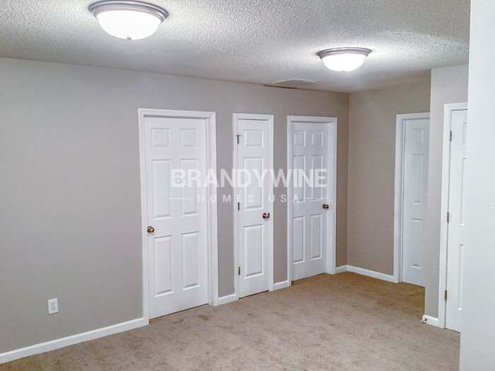 Building Photo - 5284 Hanover St