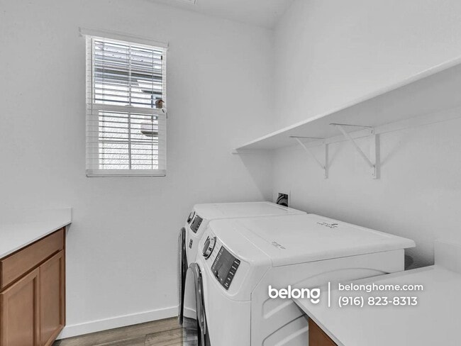 Building Photo - 305 Cinema St