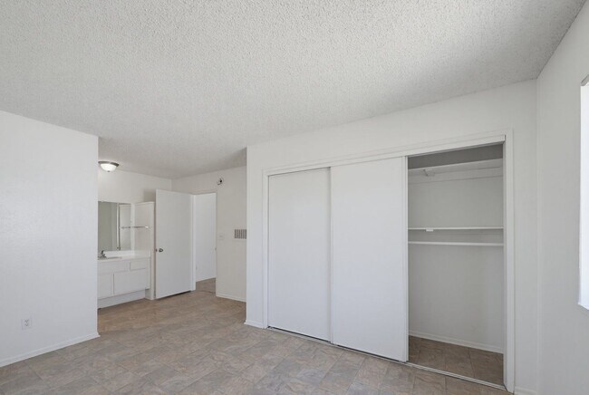 Building Photo - 6907 Whitsett Ave