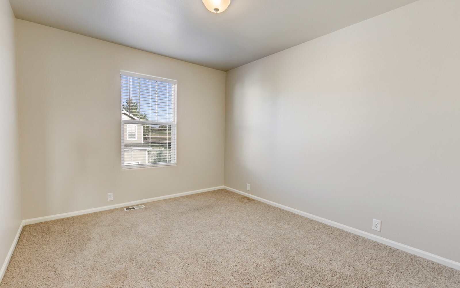 Building Photo - Comfortable 3-Bedroom Townhome in Cross Cr...