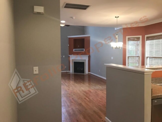 Building Photo - Wonderful 3BD 4 BA 1 Car-Garage End Unit T...
