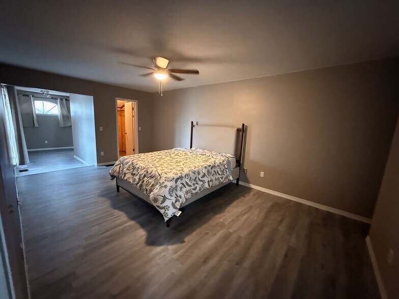 Master bedroom - 1159 Fromage Cir W