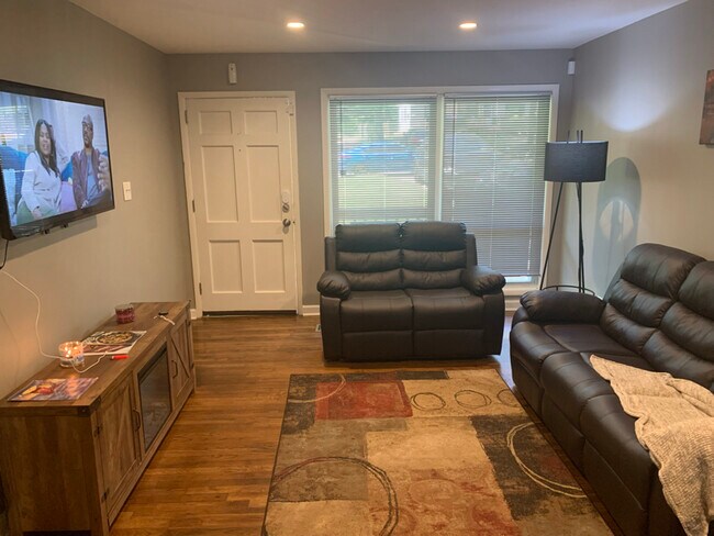 Building Photo - 4838 Bartlett Rd