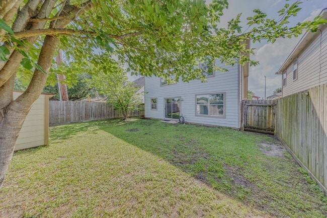 Building Photo - 7243 River Pines Dr