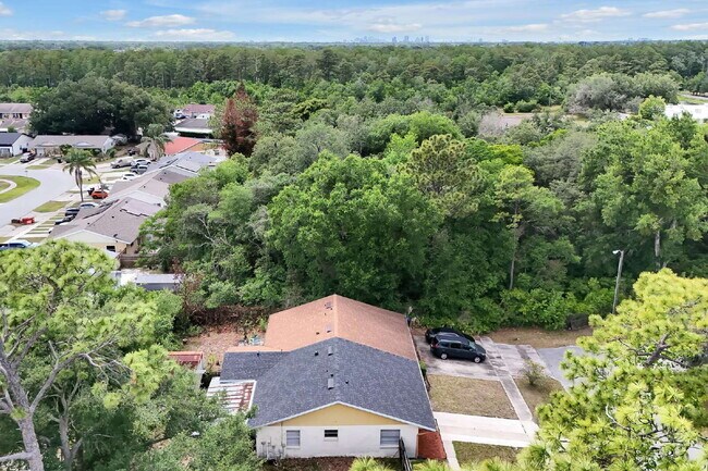 Building Photo - "Charming 2-Bed, 2-Bath Townhouse Retreat in Orlando's Heart - 1010 Sq Ft of Comfort!"