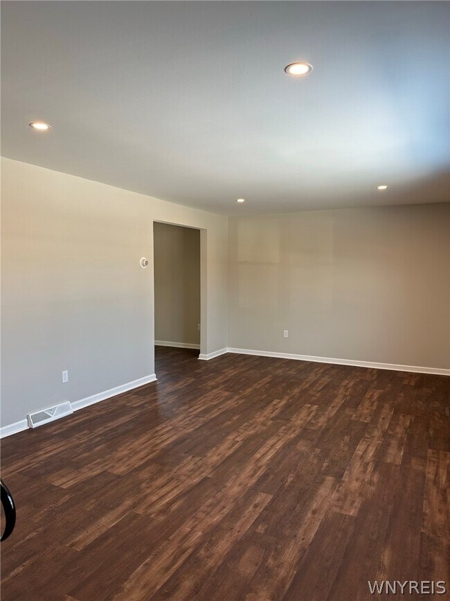 Building Photo - 263 Kaymar Dr