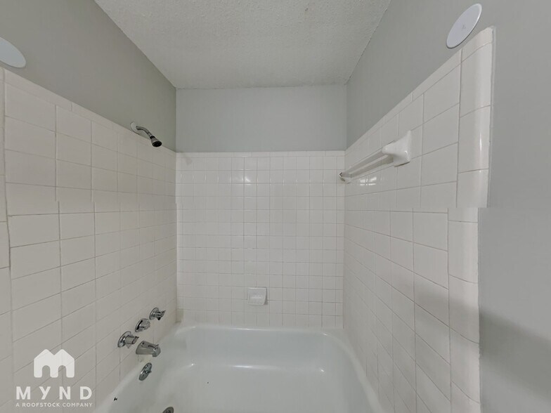 Building Photo - 3859 Hyacinth Dr