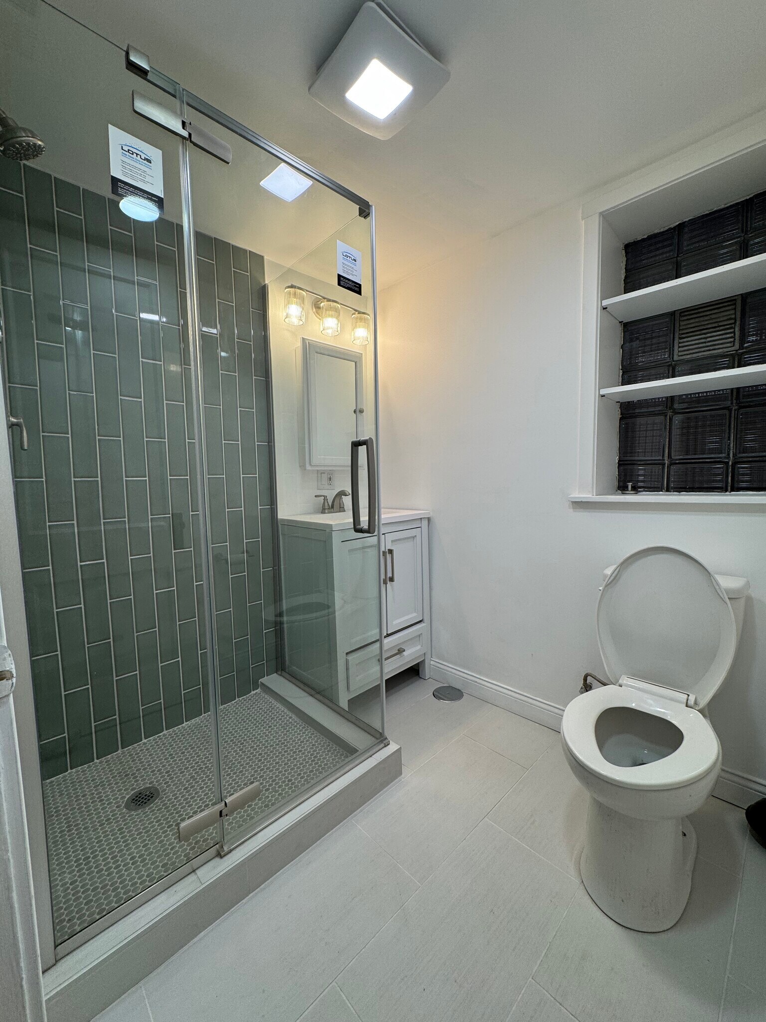 Building Photo - 1809 N Hermitage Ave