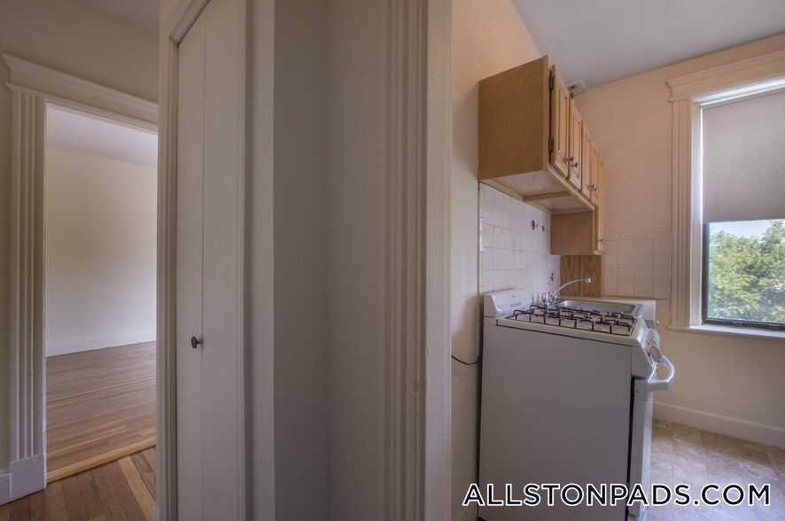 Building Photo - 1152 Commonwealth Ave