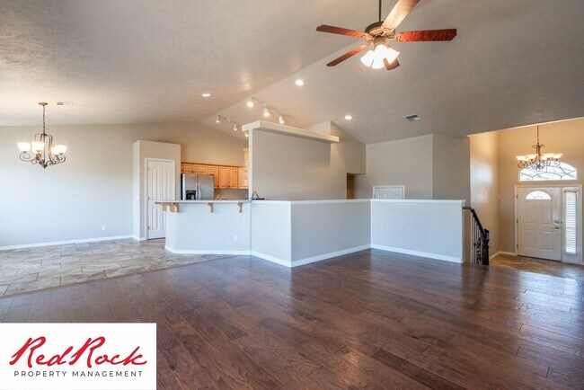 Building Photo - 5 Bedroom Pet Friendly Home!