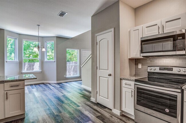 Building Photo - A Must See